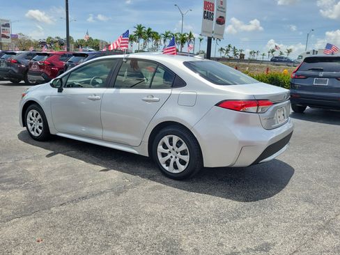 Used 2022 Toyota Corolla LE FWD image 8
