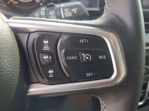 Certified 2025 Jeep Wrangler Unlimited Sahara AWD/4WD image 24