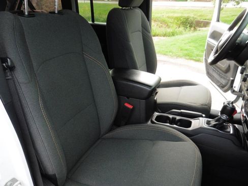 Used 2024 Jeep Wrangler Unlimited AWD/4WD image 14