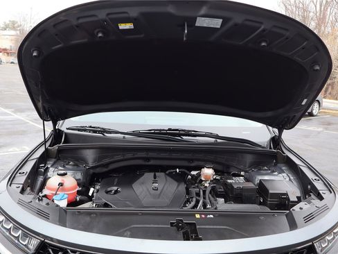 Certified 2022 Kia Sorento S w/ Panoramic Sunroof Package image 10