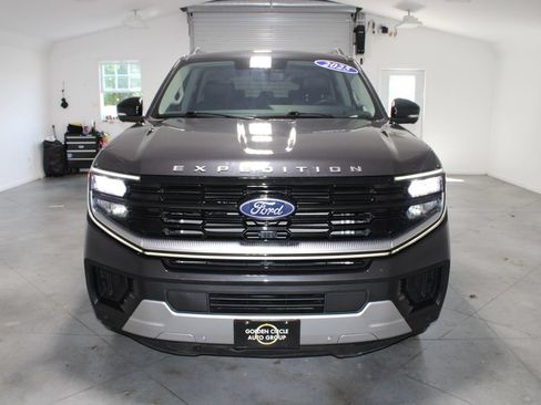 Used 2025 Ford Expedition Platinum w/ Platinum Ultimate Package AWD/4WD image 60