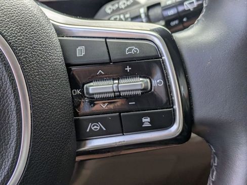 Used 2025 Kia Carnival FWD image 22