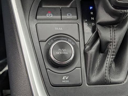 Used 2022 Toyota RAV4 SE AWD/4WD image 15