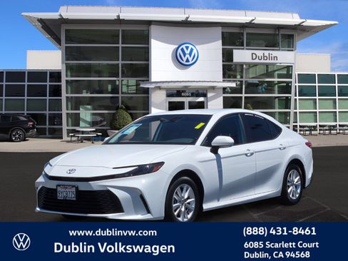 Used 2025 Toyota Camry LE FWD image 8