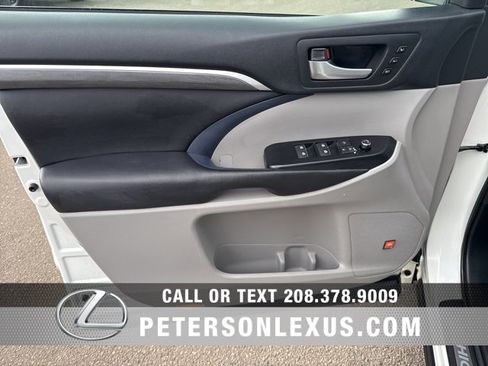 Used 2017 Toyota Highlander AWD V6 image 21