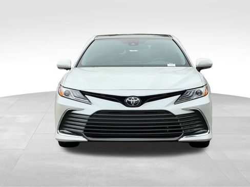 Used 2024 Toyota Camry XLE image 9