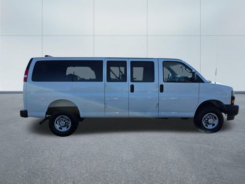 Used 2025 Chevrolet Express 3500 LS RWD image 6