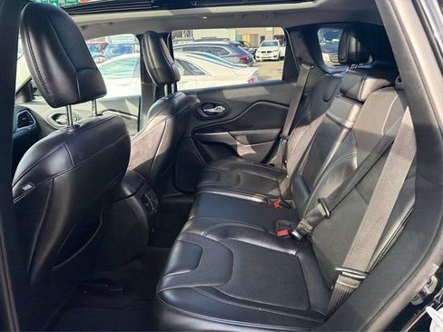 Used 2019 Jeep Cherokee Limited AWD/4WD image 10