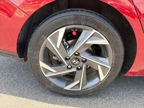 Used 2024 Hyundai Elantra Limited FWD image 4