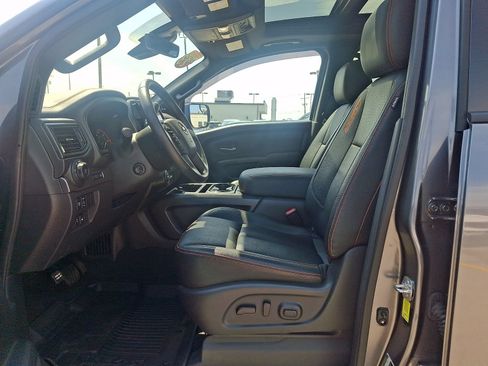 Used 2023 Nissan Titan PRO-4X w/ Pro-4x Convenience Package AWD/4WD image 13
