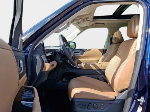 Used 2025 INFINITI QX80 Sensory image 16