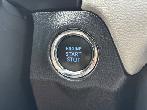 Used 2021 Toyota RAV4 XLE Premium image 21