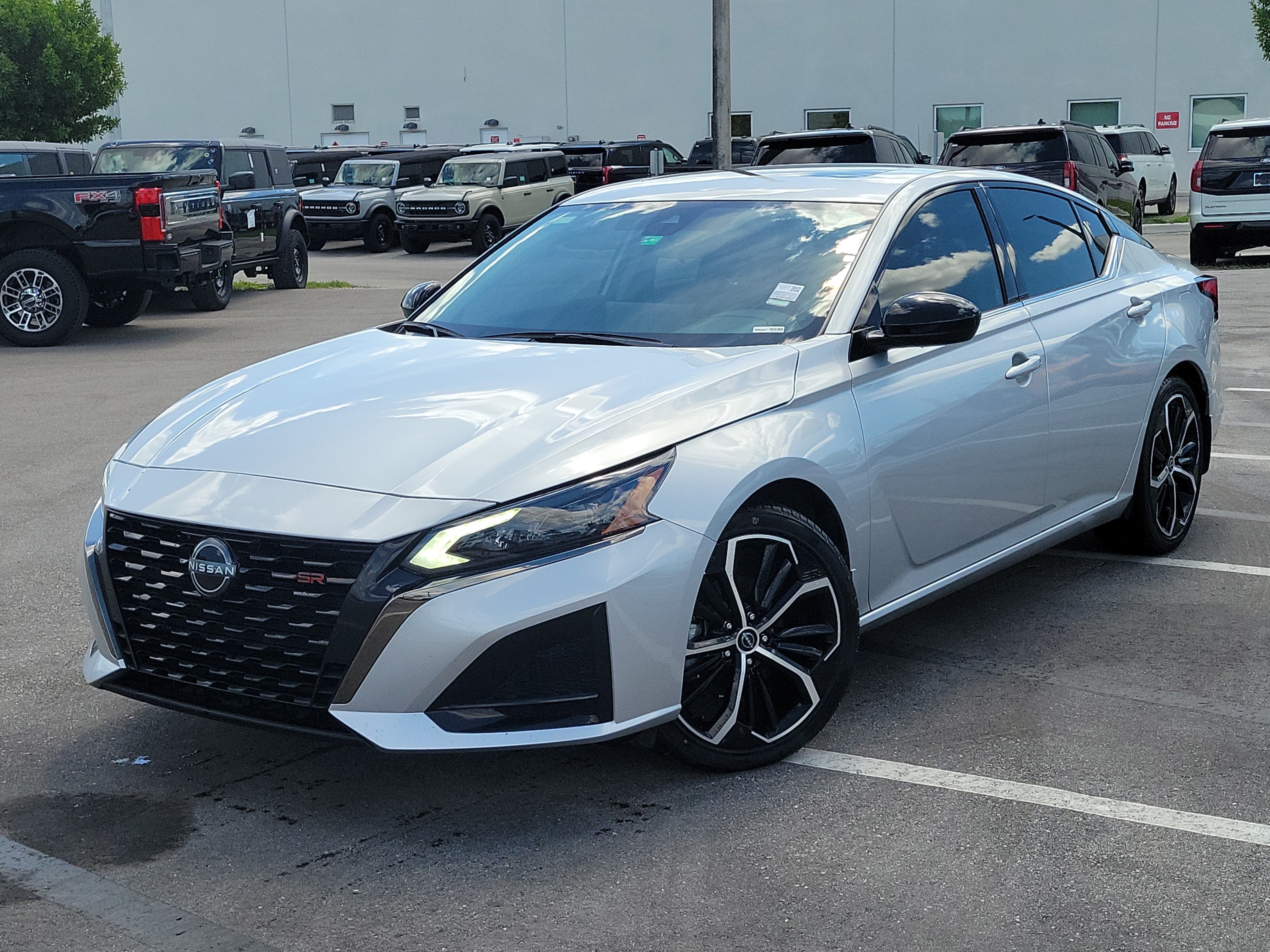 Used 2024 Nissan Altima 2.5 SR w/ SR Premium Package FWD image 35