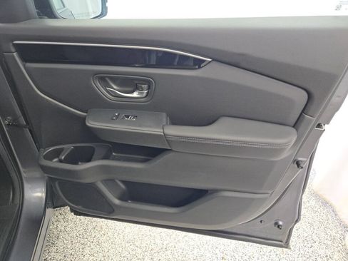 Used 2025 Honda Pilot Touring image 5