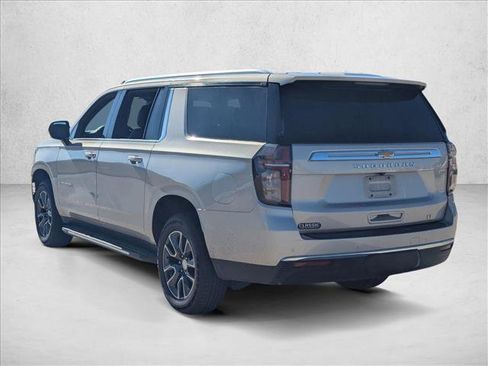 Used 2021 Chevrolet Suburban LT image 7