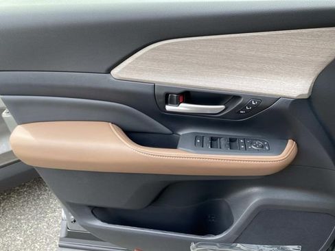 New 2026 Toyota Grand Highlander AWD image 19