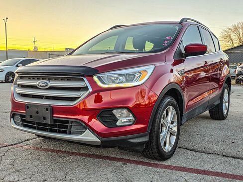 Used 2019 Ford Escape SEL image 3