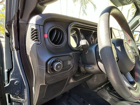 Certified 2024 Jeep Wrangler Unlimited Rubicon AWD/4WD image 17