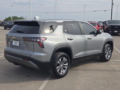 Used 2025 Chevrolet Equinox LT image 3
