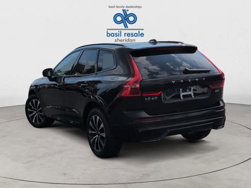 Used 2025 Volvo XC60 B5 Plus image 8