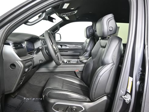 Used 2022 Jeep Wagoneer Series II AWD/4WD image 21