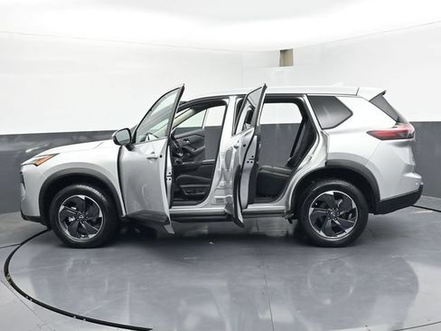 Used 2024 Nissan Rogue SV AWD/4WD image 49