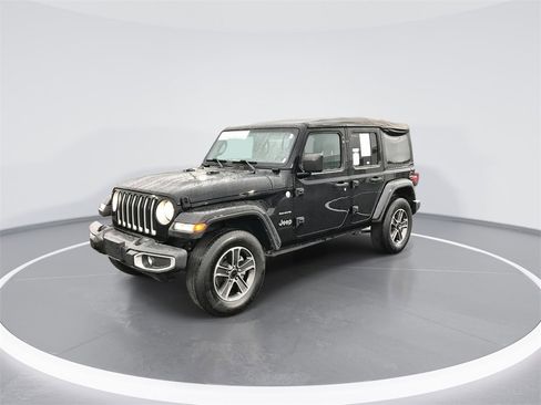 Used 2023 Jeep Wrangler Sahara image 4