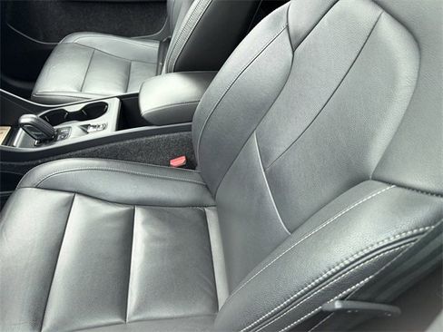 Used 2019 Volvo XC40 T5 Momentum image 8