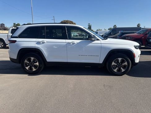 Used 2023 Jeep Grand Cherokee 4WD 4xe image 2