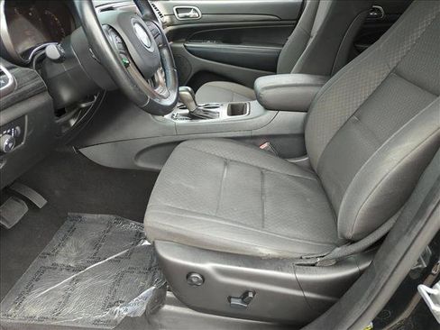 Used 2019 Jeep Grand Cherokee Laredo RWD image 16