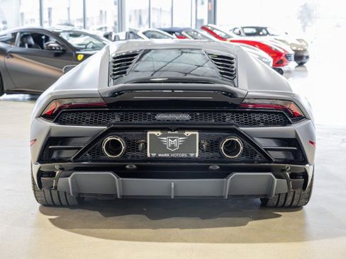 Used 2022 Lamborghini Huracan EVO RWD image 5