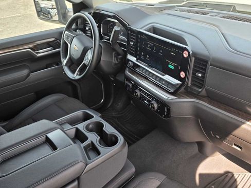 Certified 2025 Chevrolet Silverado 2500 LT w/ Convenience Package AWD/4WD image 9