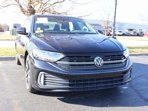 Used 2023 Volkswagen Jetta Sport image 6