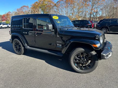 Used 2022 Jeep Wrangler Unlimited Sahara w/ Cold Weather Group image 5
