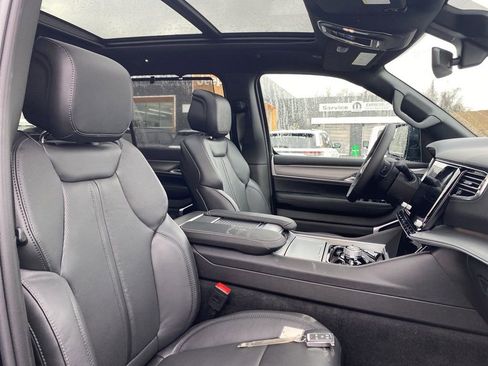 New 2026 Jeep Grand Wagoneer Limited AWD/4WD image 12