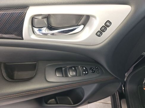 Used 2020 Nissan Pathfinder SL image 32