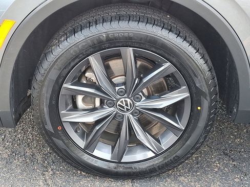 Certified 2022 Volkswagen Tiguan SE w/ Panoramic Sunroof Package image 27