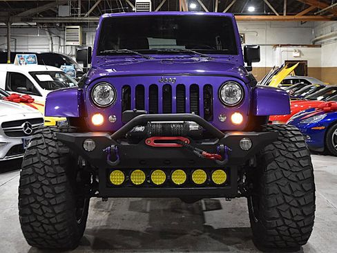 Used 2017 Jeep Wrangler Unlimited Rubicon w/ Cold Weather Group image 3