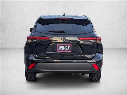 Used 2023 Toyota Highlander XLE image 7
