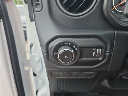 Used 2026 Jeep Wrangler Unlimited Rubicon AWD/4WD image 26