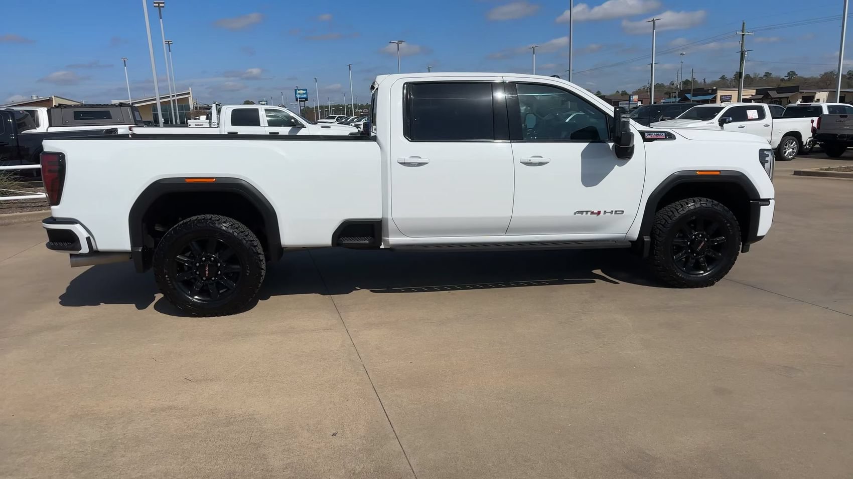 Used 2024 GMC Sierra 2500 AT4 w/ AT4 Premium Plus Package AWD/4WD image 2