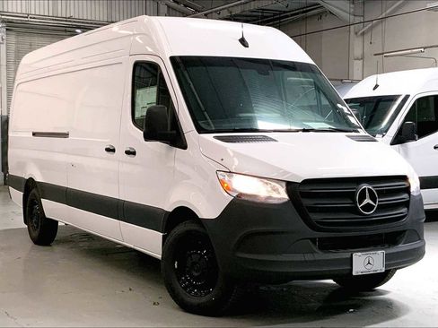 Used 2024 Mercedes-Benz Sprinter 2500 image 2