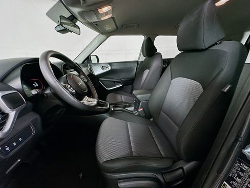 Used 2025 Kia Soul LX w/ LX Technology Package image 13