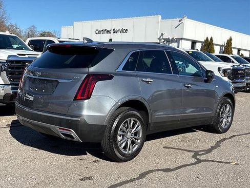 Used 2022 Cadillac XT5 Premium Luxury image 2