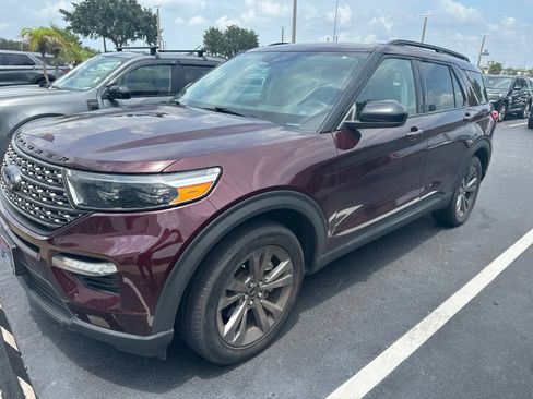 Used 2022 Ford Explorer XLT w/ Equipment Group 202A RWD image 2