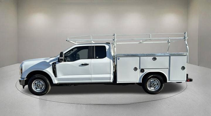 Certified 2025 Ford F250 XL w/ XL Chrome Package RWD image 5