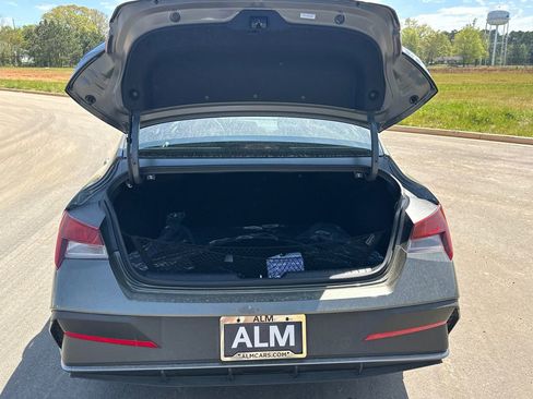 Used 2025 Hyundai Elantra Sport image 19