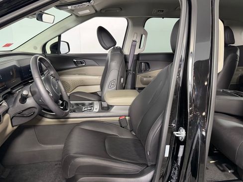 Used 2025 Kia Carnival EX FWD image 20