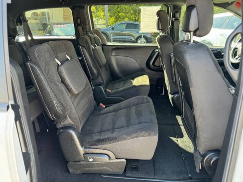 Used 2019 Dodge Grand Caravan SE FWD image 11