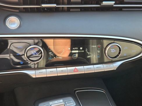 Used 2022 Genesis GV70 2.5T w/ Select Package image 28